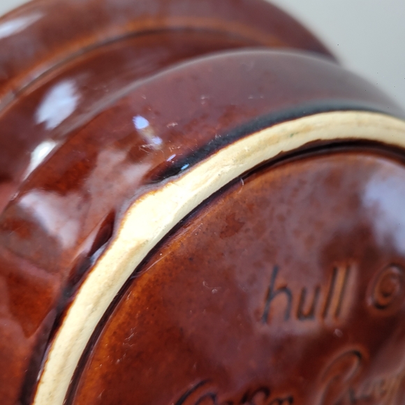 Vintage Hull Pottery Bean Pot - Picture 8 of 9